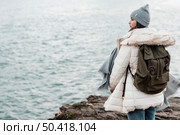 back view woman admiring view ocean with copy space. Стоковое фото, агентство Ingram Publishing / Фотобанк Лори