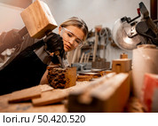 female carpenter studio with wood sculpting tools. Стоковое фото, агентство Ingram Publishing / Фотобанк Лори