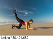Shoot of a beautiful woman exercising herself in the beach. Стоковое фото, агентство Ingram Publishing / Фотобанк Лори