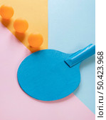 high angle ping pong paddle balls. Стоковое фото, агентство Ingram Publishing / Фотобанк Лори