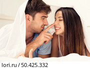 Young couple playing under the sheets. Стоковое фото, агентство Ingram Publishing / Фотобанк Лори
