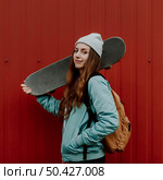 skateboarder girl her skate city. Стоковое фото, агентство Ingram Publishing / Фотобанк Лори