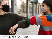 social distance concept outdoor 11. Редакционное фото, агентство Ingram Publishing / Фотобанк Лори