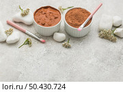 high angle fine powder bowls with copy space. Стоковое фото, агентство Ingram Publishing / Фотобанк Лори