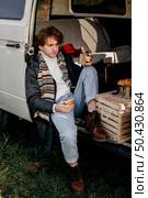 man sitting van while road tripping. Стоковое фото, агентство Ingram Publishing / Фотобанк Лори