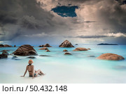 Woman relaxing at the tropical beach of Anze Lazio, Seychelles. Стоковое фото, агентство Ingram Publishing / Фотобанк Лори