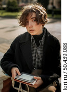 portrait non binary person holding tablet. Стоковое фото, агентство Ingram Publishing / Фотобанк Лори