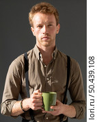 portrait young male model holding cup coffee. Стоковое фото, агентство Ingram Publishing / Фотобанк Лори