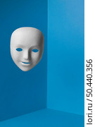 blue monday with face mask copy space. Стоковое фото, агентство Ingram Publishing / Фотобанк Лори