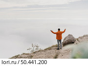 full shot man expressing dom. Стоковое фото, агентство Ingram Publishing / Фотобанк Лори