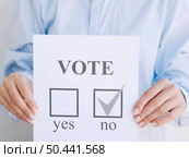 OLYMPUS DIGITAL CAMERA. man voting no referendum. Стоковое фото, агентство Ingram Publishing / Фотобанк Лори
