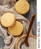 top view delicious alfajores cookies 7. Стоковое фото, агентство Ingram Publishing / Фотобанк Лори