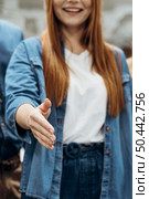 woman wanting shake hands work. Стоковое фото, агентство Ingram Publishing / Фотобанк Лори