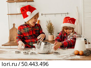 cute brothers making cookies. Стоковое фото, агентство Ingram Publishing / Фотобанк Лори