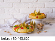 epiphany day desserts with crowns. Стоковое фото, агентство Ingram Publishing / Фотобанк Лори