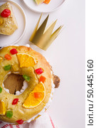 top view epiphany day desserts with crown copy space. Стоковое фото, агентство Ingram Publishing / Фотобанк Лори