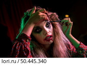 woman dressed as clown using make up. Стоковое фото, агентство Ingram Publishing / Фотобанк Лори