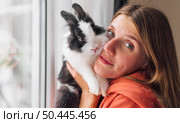 woman petting adorable rabbit 9. Стоковое фото, агентство Ingram Publishing / Фотобанк Лори