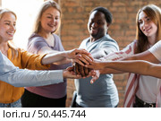 group friends gathering together 8. Стоковое фото, агентство Ingram Publishing / Фотобанк Лори