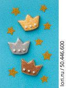 top view three crowns with stars epiphany day. Стоковое фото, агентство Ingram Publishing / Фотобанк Лори