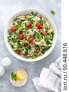 Tabbouleh salad. Tabouli salad with fresh parsley, onions, tomatoes, bulgur and green beans. Healthy vegetarian food, diet. Стоковое фото, агентство Ingram Publishing / Фотобанк Лори