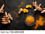 Turmeric. Fresh turmeric root and turmeric, curcumin powder. Стоковое фото, агентство Ingram Publishing / Фотобанк Лори