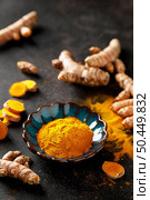 Turmeric. Fresh turmeric root and turmeric, curcumin powder. Стоковое фото, агентство Ingram Publishing / Фотобанк Лори