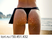 Rearview of a hot woman in bikini . Стоковое фото, агентство Ingram Publishing / Фотобанк Лори
