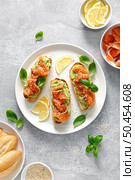 Toasts with salted salmon and avocado guacamole, top view. Стоковое фото, агентство Ingram Publishing / Фотобанк Лори