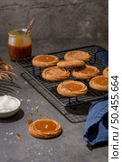 Caramel cookies flowing out of the oven, in the kitchen after baking. Стоковое фото, агентство Ingram Publishing / Фотобанк Лори