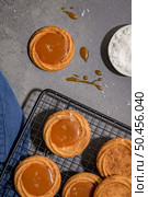 Caramel cookies flowing out of the oven, in the kitchen after baking. Стоковое фото, агентство Ingram Publishing / Фотобанк Лори