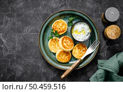 Cottage cheese fritters with greek yogurt tzatziki sauce, top view. Стоковое фото, агентство Ingram Publishing / Фотобанк Лори