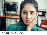 That woman had a toothache and a hand touch her cheek. Стоковое фото, агентство Ingram Publishing / Фотобанк Лори