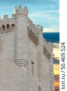 Stone tower of Penafiel Castle in Spain, created in the 10th century and located at the Hill. Стоковое фото, агентство Ingram Publishing / Фотобанк Лори