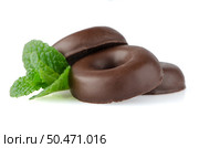 Chocolate donut cookies with green mint leaves on whute background. Стоковое фото, агентство Ingram Publishing / Фотобанк Лори