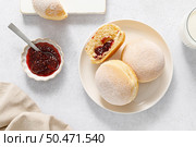 Berliner donut. Traditional german donut with raspberry jam, dusted with icing sugar. Top view. Стоковое фото, агентство Ingram Publishing / Фотобанк Лори