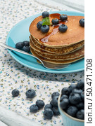 Delicious golden pancakes with fresh blackberries. Стоковое фото, агентство Ingram Publishing / Фотобанк Лори