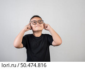Funny Genius boy Thinking in studio shot. Стоковое фото, агентство Ingram Publishing / Фотобанк Лори