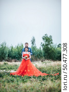 Bride and groom have romance time and happy together . Стоковое фото, агентство Ingram Publishing / Фотобанк Лори