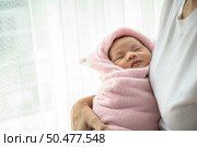The newborn baby sleeping in the embrace of the mother. Стоковое фото, агентство Ingram Publishing / Фотобанк Лори