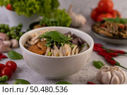 Large noodles with pork blood sausage, shredded chicken, crispy pork and sliced ??spring onions. Стоковое фото, агентство Ingram Publishing / Фотобанк Лори