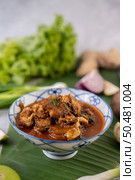 Sweet pork in a ceramic bowl, deer on a banana leaf, with spring onions, mushrooms, and lemon. Стоковое фото, агентство Ingram Publishing / Фотобанк Лори