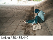 Begging under the bridge with the message will work for food. Стоковое фото, агентство Ingram Publishing / Фотобанк Лори