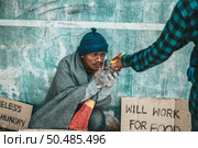 The bread-makers gave to the beggars who sat on the side of the road. Стоковое фото, агентство Ingram Publishing / Фотобанк Лори