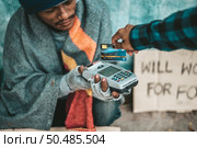 Beggars sitting under the overpass with a credit card and credit card swipe machine. Стоковое фото, агентство Ingram Publishing / Фотобанк Лори
