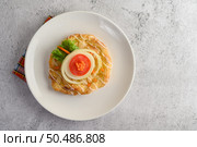 Appetizing of Almond twist bread placed in white dish decoration with sliced onion and carrot beautifully, copy space. Стоковое фото, агентство Ingram Publishing / Фотобанк Лори