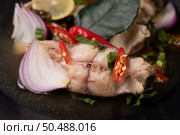 Boil the fish infusion with tomatoes, mushrooms, coriander, spring onion and lemongrass in a bowl. Стоковое фото, агентство Ingram Publishing / Фотобанк Лори