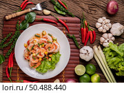 White shrimp salad with lettuce Corn and scallions, chopped. Стоковое фото, агентство Ingram Publishing / Фотобанк Лори