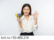 She was dressed in a white shirt and black pants to go shopping and hold a credit card. Стоковое фото, агентство Ingram Publishing / Фотобанк Лори