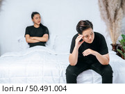 A woman who loves each other gets angry and sits on the bed. Стоковое фото, агентство Ingram Publishing / Фотобанк Лори